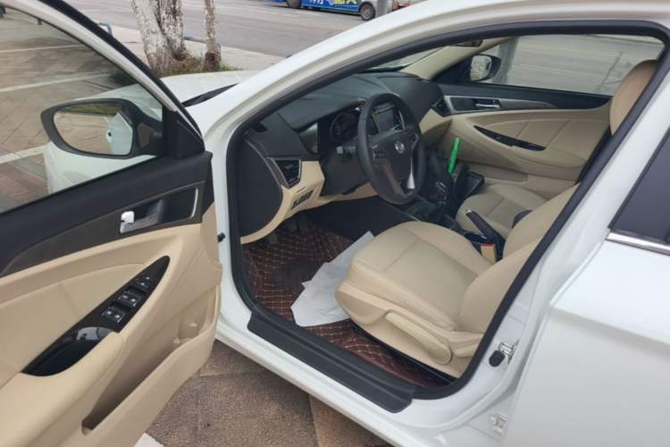 Used CHANGAN Eado 2016 1.6L Manual Fashion Edition Driver Seat