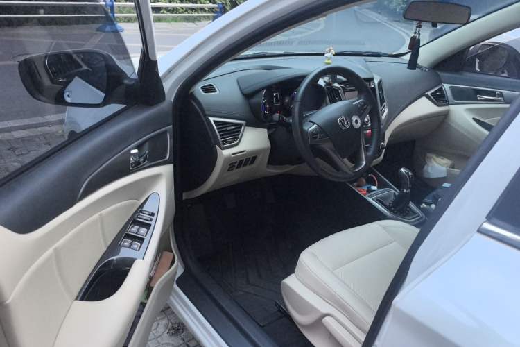 Used CHANGAN Eado 2016 1.6L Manual Fashion Edition Driver Seat