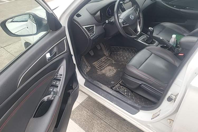 Used CHANGAN Eado 2016 1.6L Manual Fashion Edition Driver Seat
