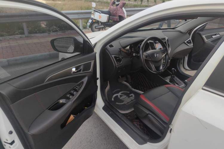 Used CHANGAN Eado 2016 1.6L Automatic Junku Model Driver Seat