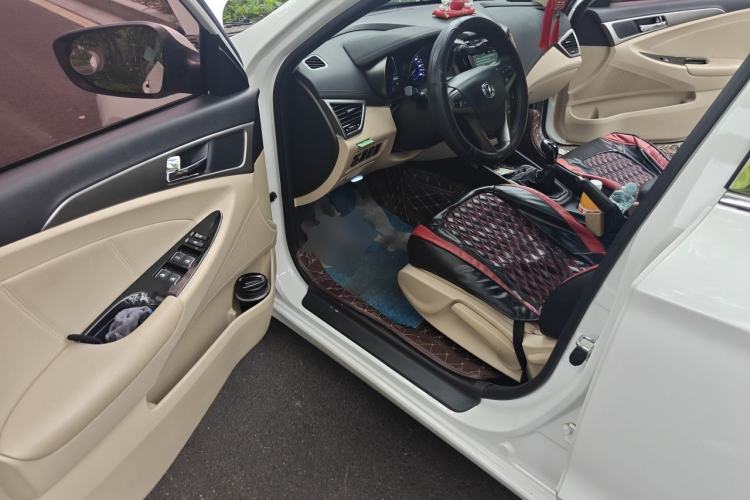 Used CHANGAN Eado 2016 1.6L Manual Fashion Edition Driver Seat