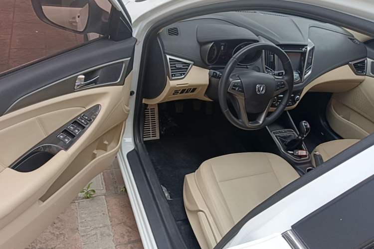 Used CHANGAN Eado 2016 1.6L Manual Fashion Edition Driver Seat
