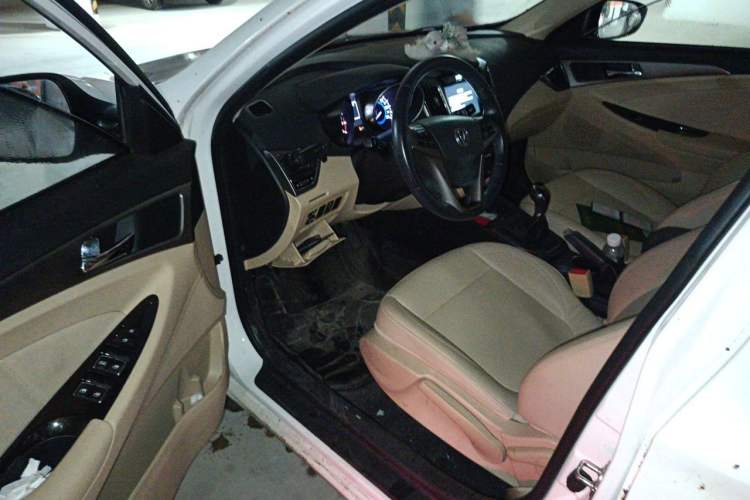 Used CHANGAN Eado 2016 1.6L Manual Fashion Edition Driver Seat