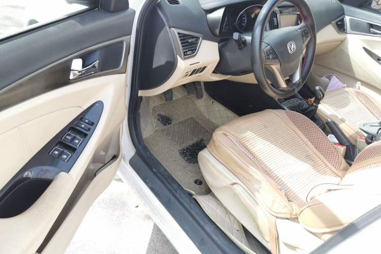 Used CHANGAN Eado 2016 1.6L Manual Fashion Edition Driver Seat