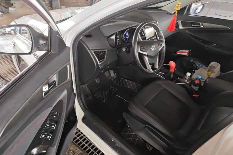 Used CHANGAN Eado 2016 1.6L Manual Fashion Edition Driver Seat