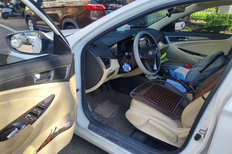 Used CHANGAN Eado 2016 1.6L Manual Fashion Edition Driver Seat