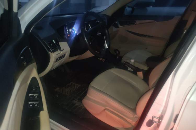 Used CHANGAN Eado 2016 1.6L Manual Fashion Edition Driver Seat
