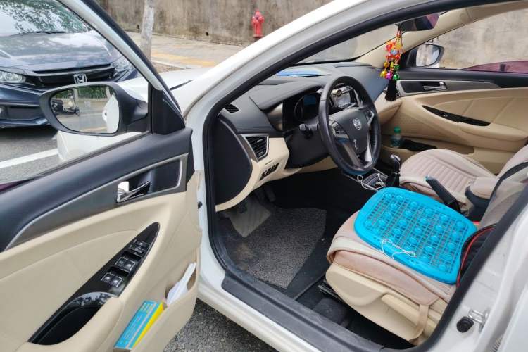 Used CHANGAN Eado 2016 1.6L Manual Fashion Edition Driver Seat