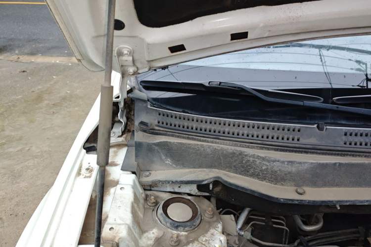 Used CHANGAN Eado 2016 1.6L Manual CarHome Custom Edition China IV Standard Engine Bay Right