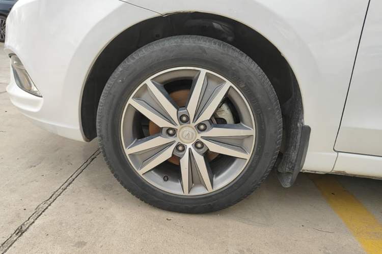 Used CHANGAN Eado 2016 1.6L Manual Fashion Edition Exterior 4