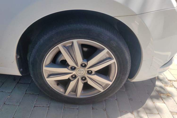 Used CHANGAN Eado 2016 1.6L Manual Fashion Edition Exterior 4
