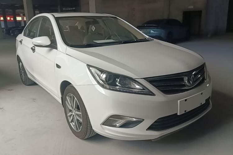 Used CHANGAN Eado 2016 1.6L Manual Fashion Edition Front Right 45 Deg