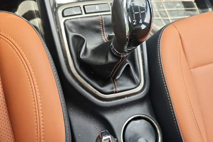Used CHANGAN Eado 2016 1.6L GDI Manual Cool Edition Gear Lever