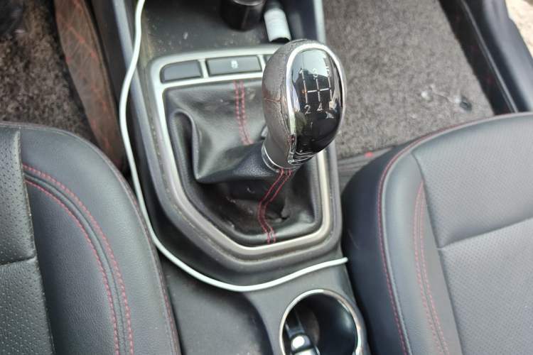 Used CHANGAN Eado 2016 1.6L Manual Fashion Edition Gear Lever