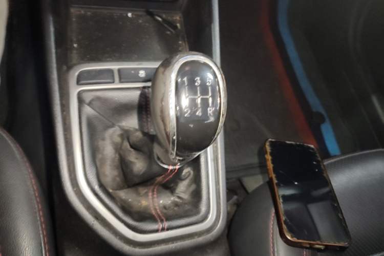 Used CHANGAN Eado 2016 1.6L Manual Fashion Edition Gear Lever