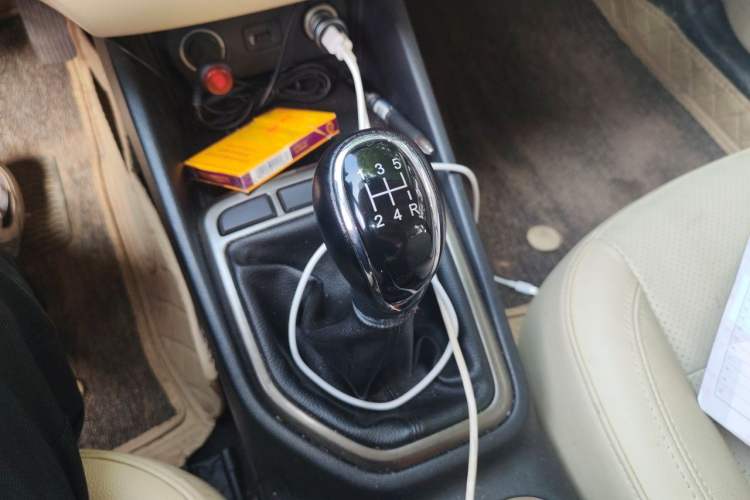 Used CHANGAN Eado 2016 1.6L Manual Fashion Edition Gear Lever
