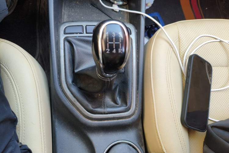 Used CHANGAN Eado 2016 1.6L Manual Fashion Edition Gear Lever
