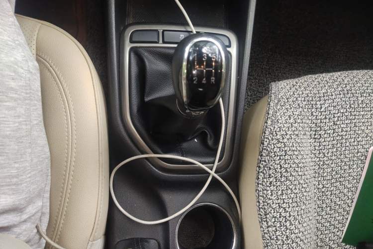 Used CHANGAN Eado 2016 1.6L Manual Fashion Edition Gear Lever