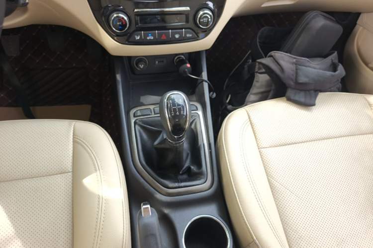 Used CHANGAN Eado 2016 1.6L Manual Fashion Edition Gear Lever