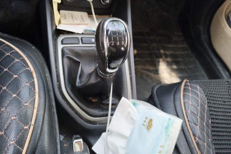 Used CHANGAN Eado 2016 1.6L Manual Fashion Edition Gear Lever