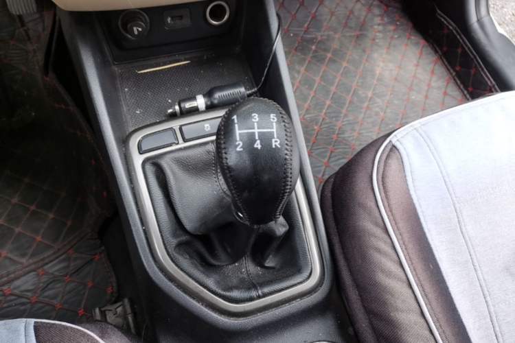 Used CHANGAN Eado 2016 1.6L Manual Fashion Edition Gear Lever