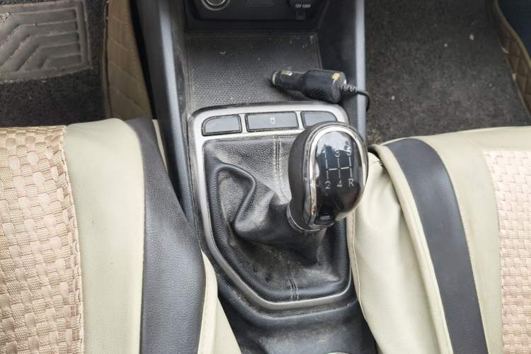 Used CHANGAN Eado 2016 1.6L Manual Fashion Edition Gear Lever
