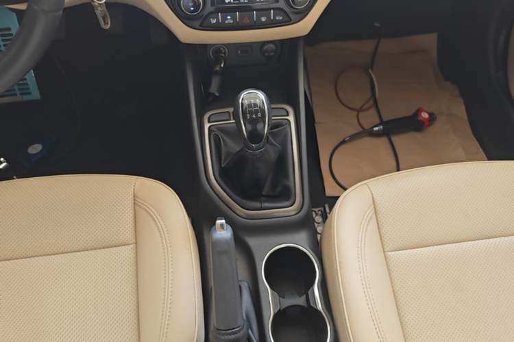 Used CHANGAN Eado 2016 1.6L Manual Fashion Edition Gear Lever