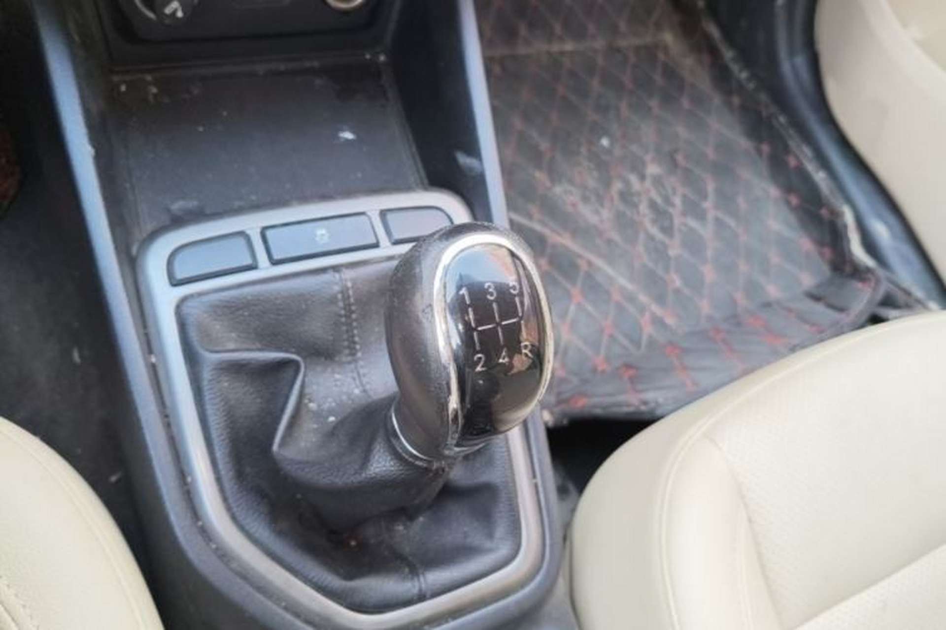 Used CHANGAN Eado 2016 1.6L Manual Fashion Edition Gear Lever
