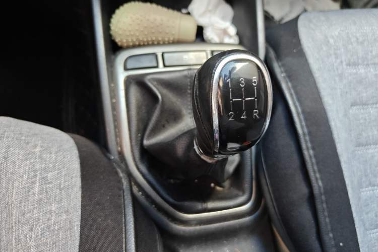 Used CHANGAN Eado 2016 1.6L Manual Fashion Edition Gear Lever