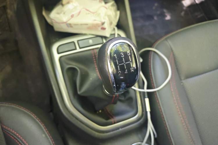 Used CHANGAN Eado 2016 1.6L Manual Fashion Edition Gear Lever