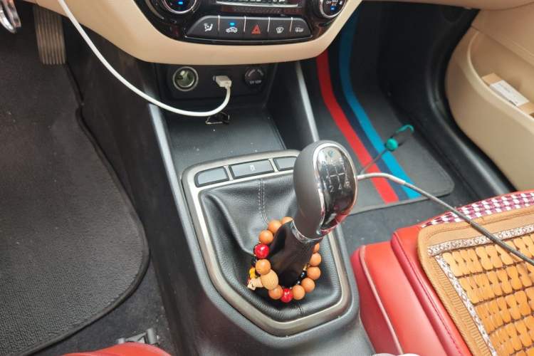 Used CHANGAN Eado 2016 1.6L Manual Fashion Edition Gear Lever