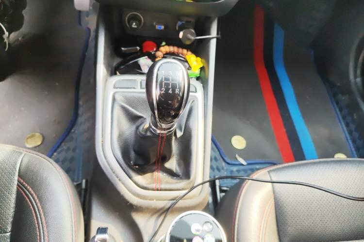 Used CHANGAN Eado 2016 1.6L Manual Fashion Edition Gear Lever