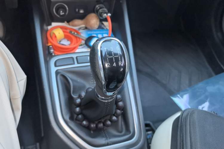 Used CHANGAN Eado 2016 1.6L Manual Fashion Edition Gear Lever
