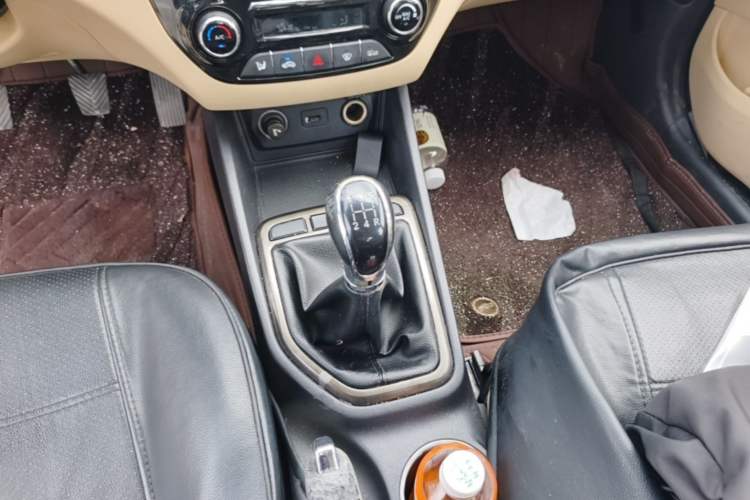 Used CHANGAN Eado 2016 1.6L Manual Fashion Edition Gear Lever