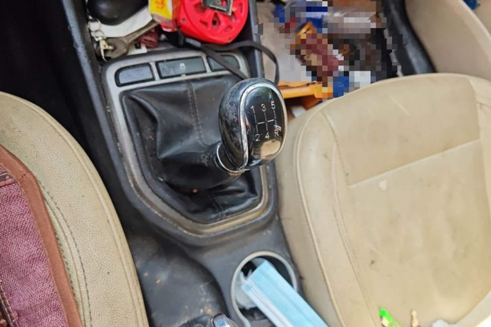 Used CHANGAN Eado 2016 1.6L Manual Fashion Edition Gear Lever