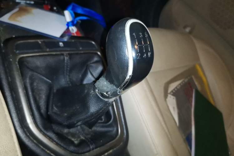 Used CHANGAN Eado 2016 1.6L Manual Fashion Edition Gear Lever