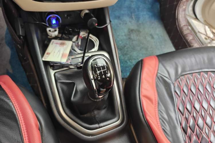 Used CHANGAN Eado 2016 1.6L Manual Fashion Edition Gear Lever