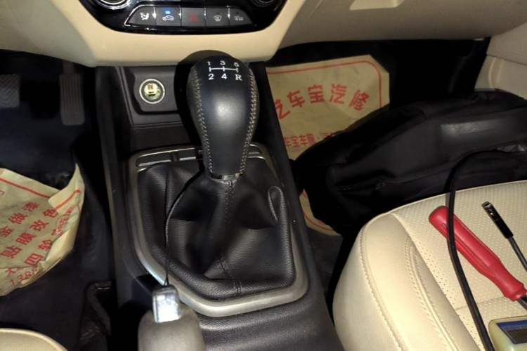Used CHANGAN Eado 2016 1.6L Manual Fashion Edition Gear Lever