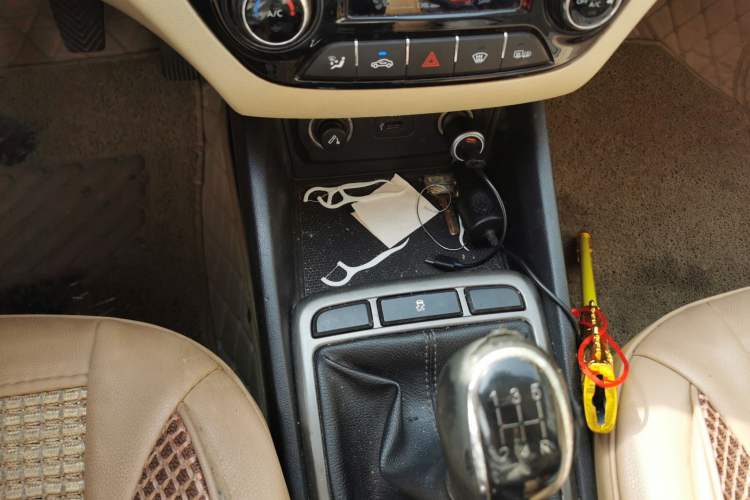 Used CHANGAN Eado 2016 1.6L Manual Fashion Edition Gear Lever