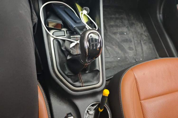 Used CHANGAN Eado 2016 1.6L GDI Manual Cool Edition Gear Lever