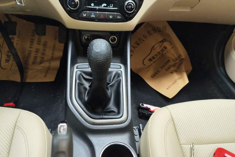 Used CHANGAN Eado 2016 1.6L Manual Fashion Edition Gear Lever
