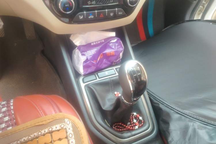 Used CHANGAN Eado 2016 1.6L Manual Fashion Edition Gear Lever