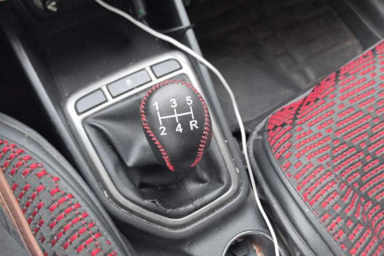 Used CHANGAN Eado 2016 1.6L Manual Fashion Edition Gear Lever