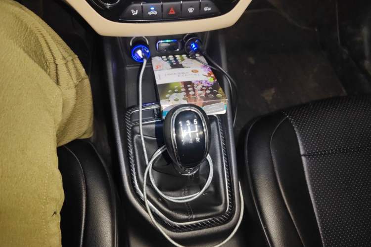 Used CHANGAN Eado 2016 1.6L Manual Fashion Edition Gear Lever
