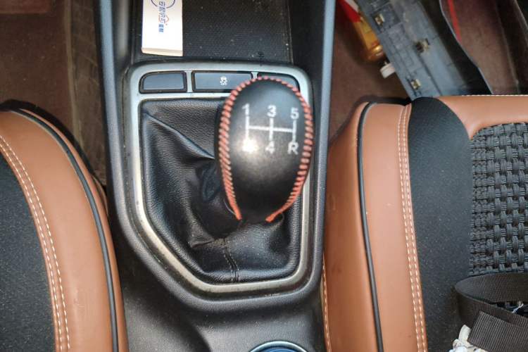 Used CHANGAN Eado 2016 1.6L Manual Fashion Edition Gear Lever