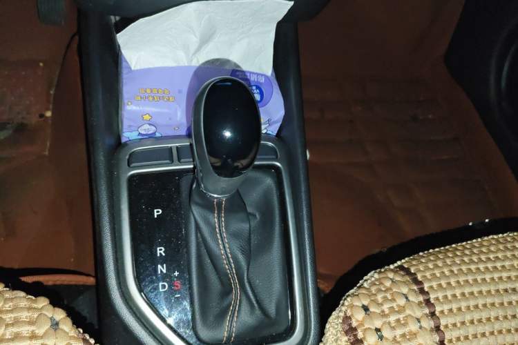 Used CHANGAN Eado 2016 1.6L GDI Automatic JingShang Model Gear Lever