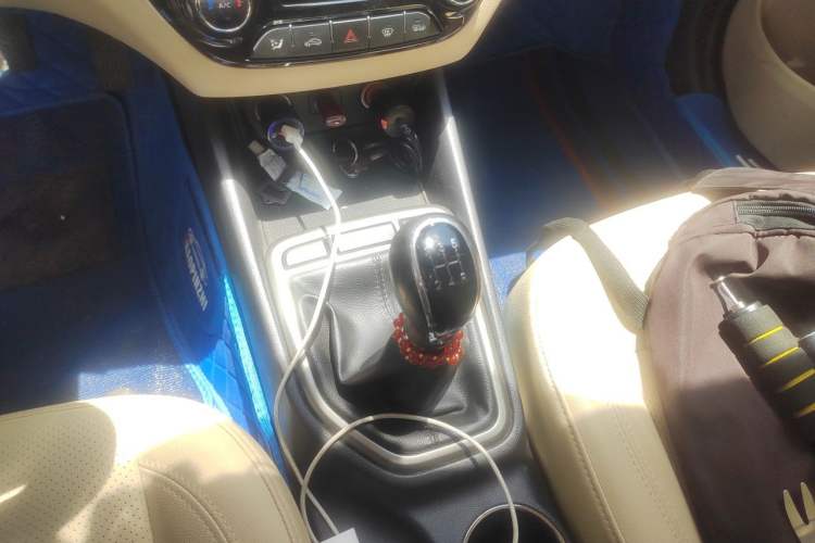 Used CHANGAN Eado 2016 1.6L Manual Fashion Edition Gear Lever