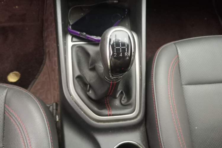 Used CHANGAN Eado 2016 1.6L Manual Fashion Edition Gear Lever
