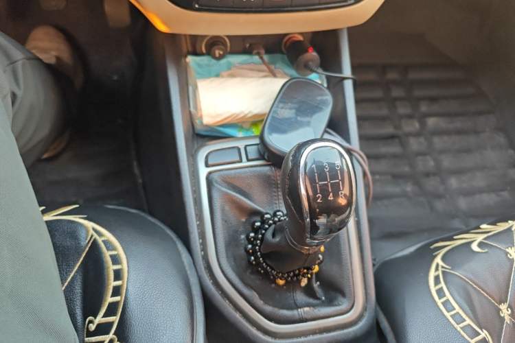 Used CHANGAN Eado 2016 1.6L Manual Fashion Edition Gear Lever