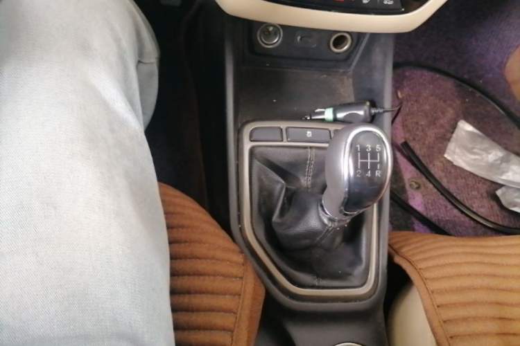 Used CHANGAN Eado 2016 1.6L Manual Fashion Edition Gear Lever